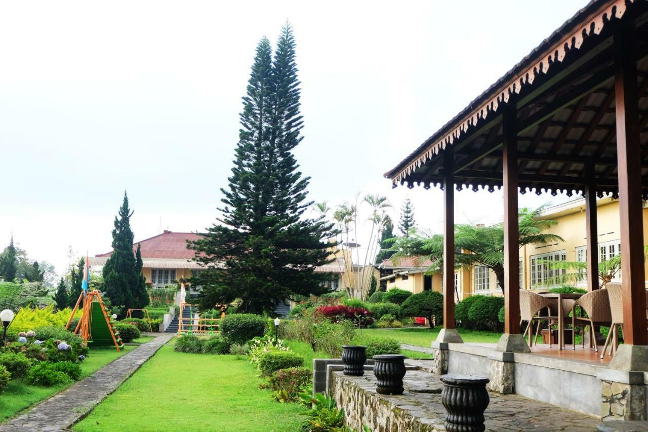 Hotel Indah Palace Tawangmangu Exterior foto
